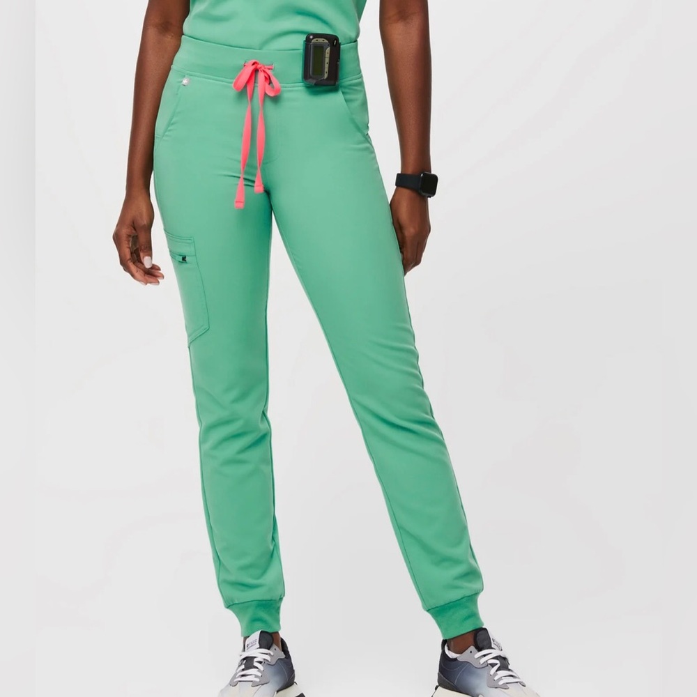 COPY - Figs Surgical Green Zamora Jogger Scrub Pants - Small